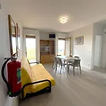 Seafront Bright Flat-beahost Μπιμπιόνε